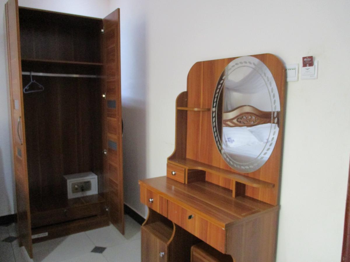 La Grande Hotel Kampala Ngoại thất bức ảnh