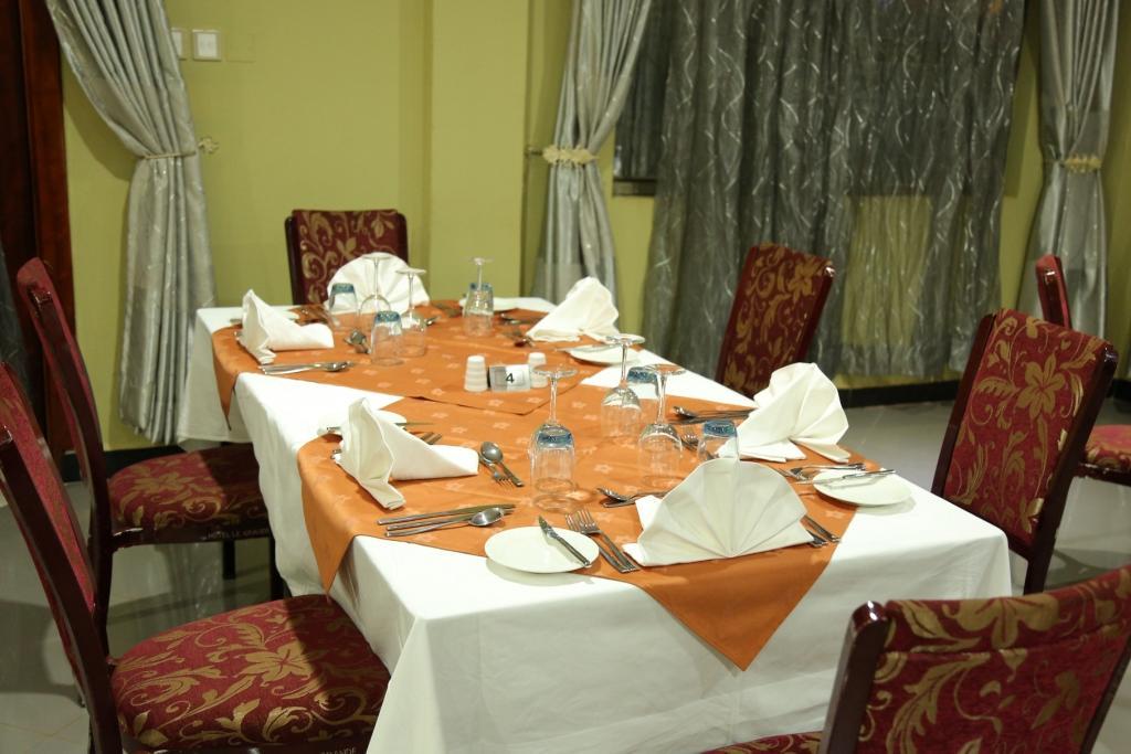 La Grande Hotel Kampala Ngoại thất bức ảnh
