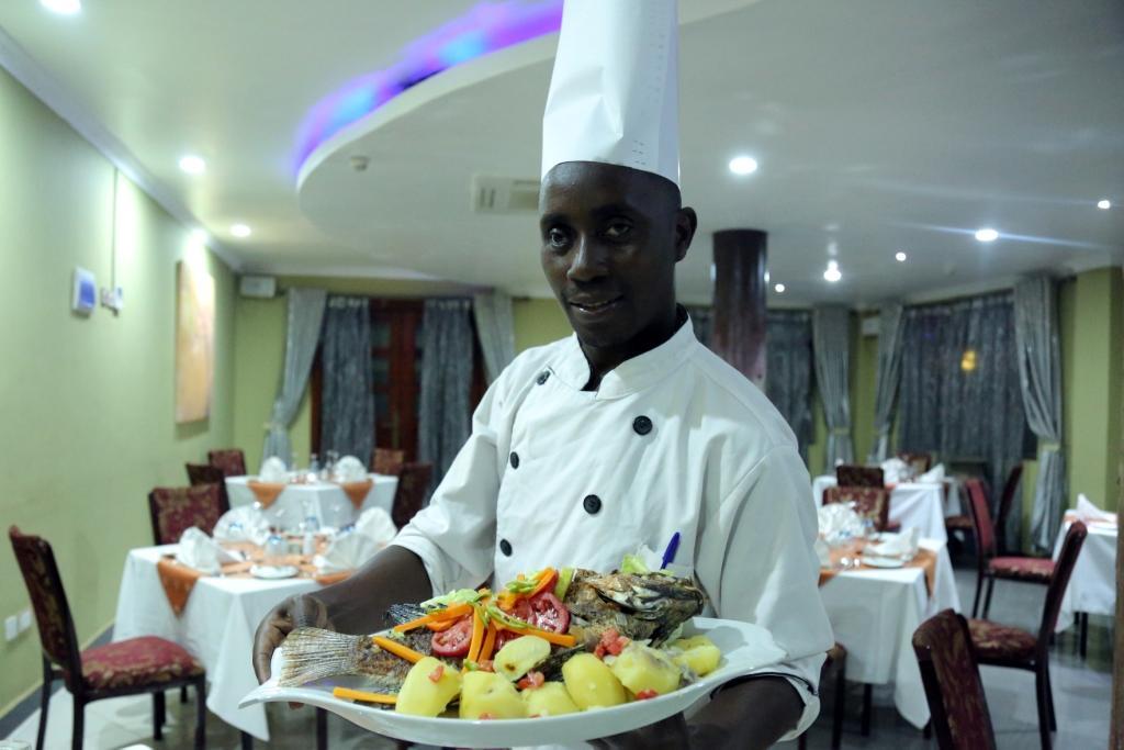 La Grande Hotel Kampala Ngoại thất bức ảnh