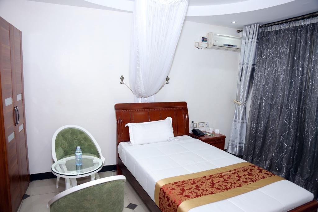 La Grande Hotel Kampala Ngoại thất bức ảnh