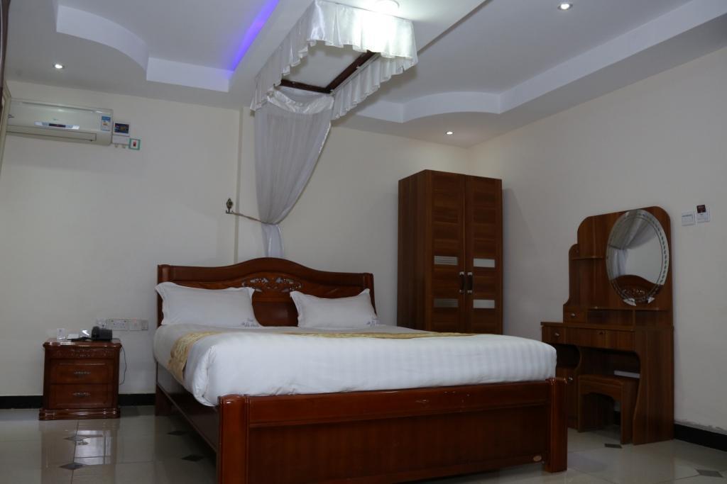 La Grande Hotel Kampala Ngoại thất bức ảnh